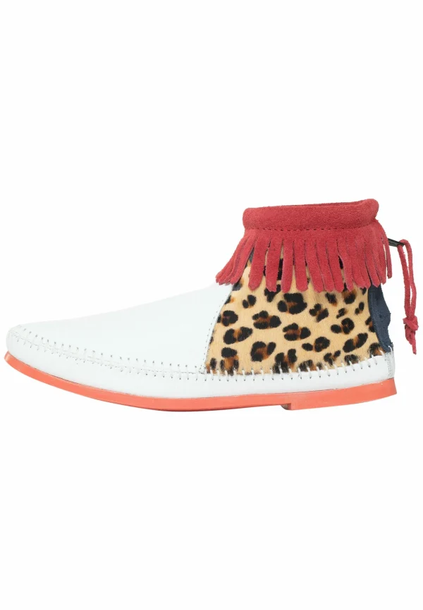 Minnetonka Boots À Talons – White 4