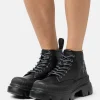 KARL LAGERFELD Trekka Max Mid Lace Stud Boot – Boots À Talons – Black 19