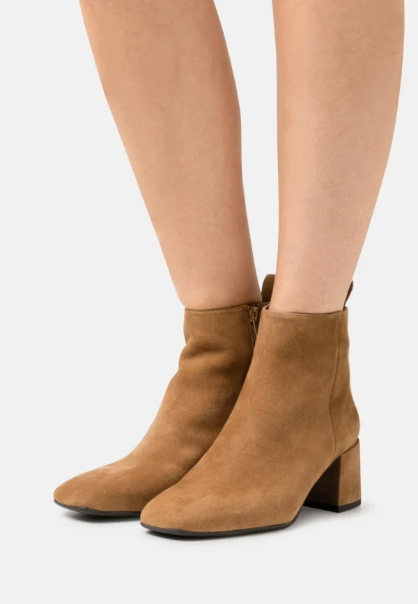 Unisa Madness – Boots À Talons – Dark Camel 1