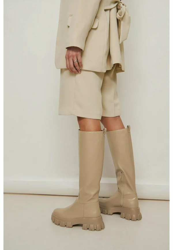 NA-KD Profile Sole Shaft Boots – Bottes À Plateau – Taupe 1