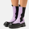 NA-KD Wavy Elastic Boots – Bottes À Plateau – Black/Purple 23