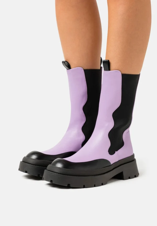 NA-KD Wavy Elastic Boots – Bottes À Plateau – Black/Purple 1