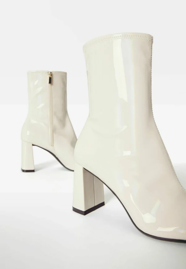 BERSHKA Patent Style Fitted – Boots À Talons – Off-White 8