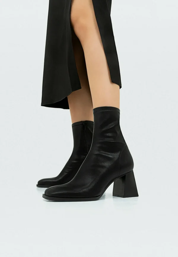 Stradivarius Mit Halbhohem Absatz – Boots À Talons – Black 1