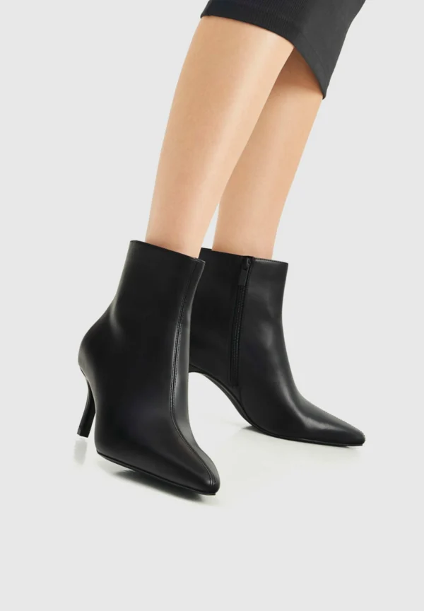 PULL & BEAR With Pointed Toe – Boots À Talons – Black 1