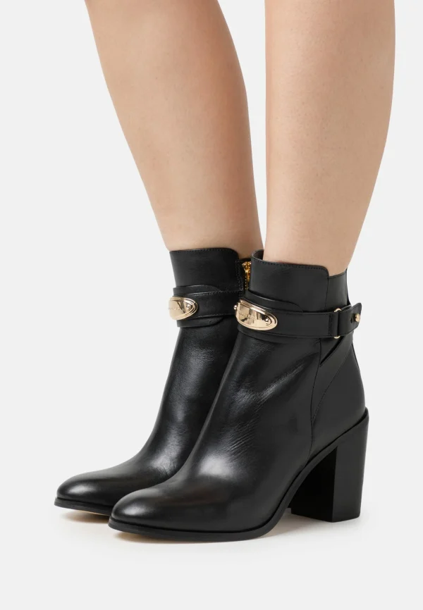 MICHAEL Michael Kors Darcy Heeled – Boots À Talons – Black 1